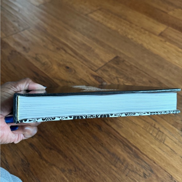 Fashion History Book with Black and Gold‎ Cover - Picture 15 of 17